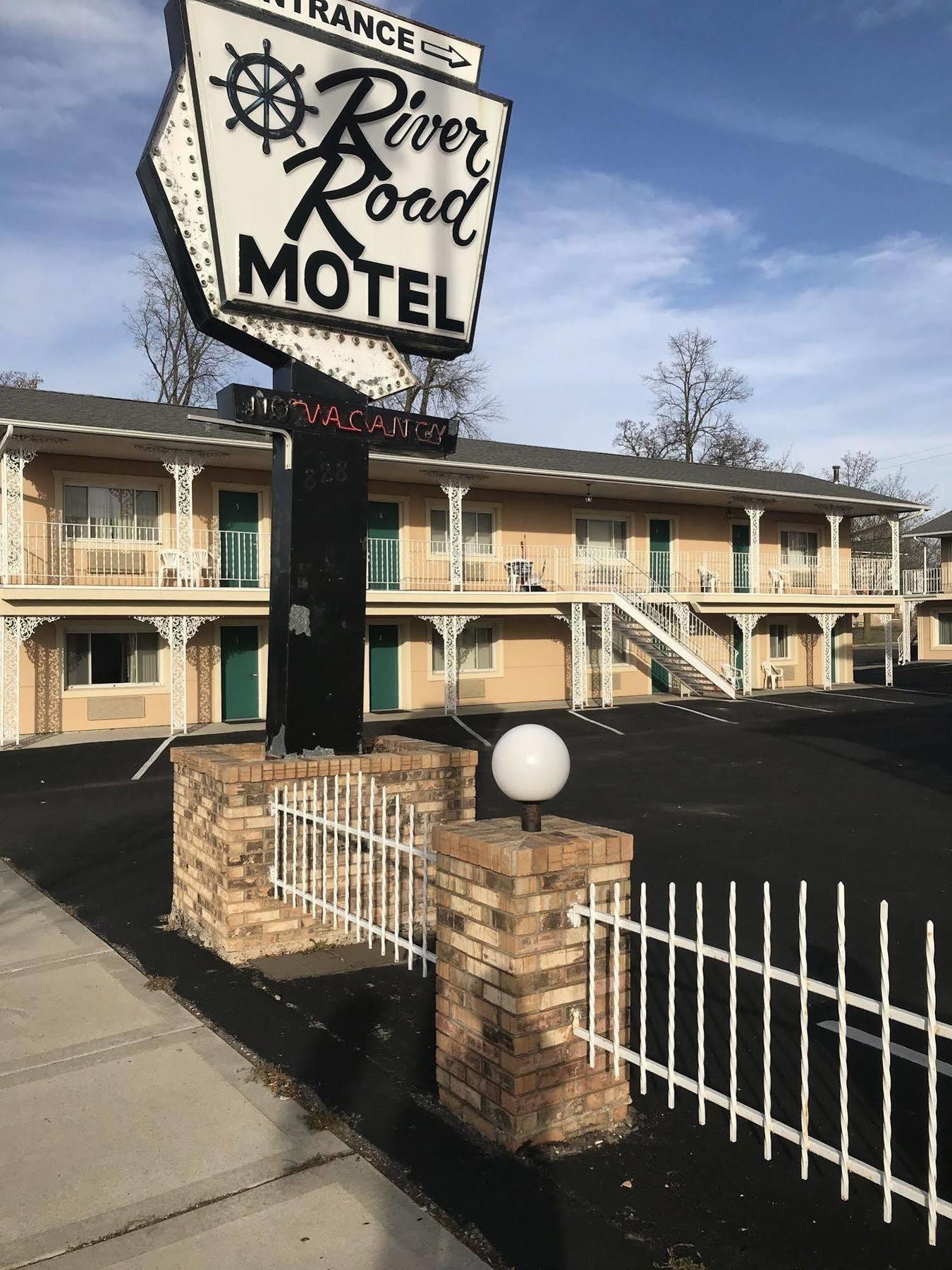 ויסקונסין דלס River Road Motel מראה חיצוני תמונה