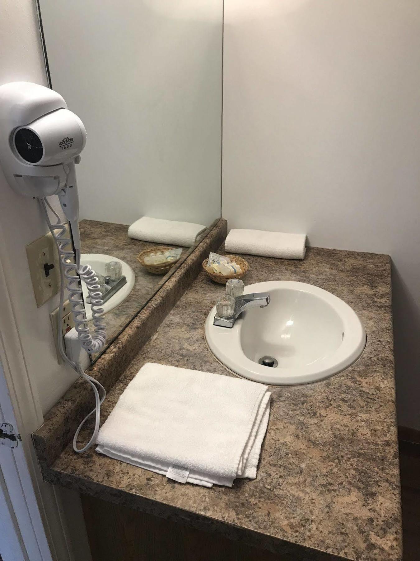 ויסקונסין דלס River Road Motel מראה חיצוני תמונה